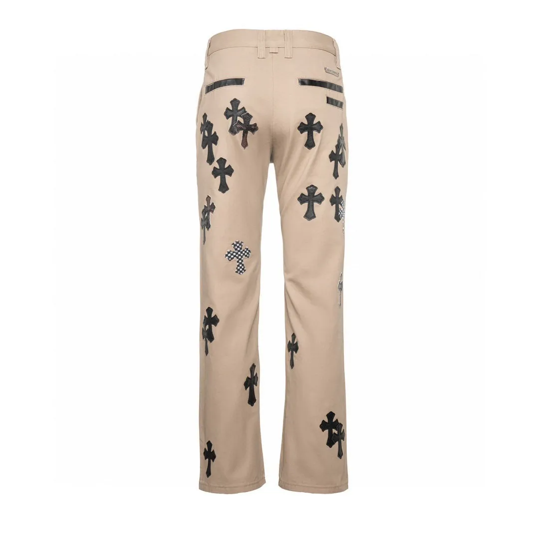 P260 The top version of Chrome Hearts jeans and leather jeans. It is well known that chromehearts jeans will use vintage Levis jeans as the base for creation. They usually add their own unique silver buckles and silver ornaments, plus leather embellishments. This is the reason why the value of these vintage jeans doubles, because the base is vintage jeans, and the jeans themselves have been very soft and comfortable after the baptism of time. This can be distinguished from ordinary jeans. Regarding the size, you should also refer to the pants data. Style number: 1605# Color: Khaki leather Size: 28 30 32 34 36 28 Waist 86 Hips 100 Pants length 102 30 Waist 90 Hips 104 Pants length 104 32 Waist 94 Hips 108 Pants length 106 34 Waist 98 Hips 112 Pants length 110